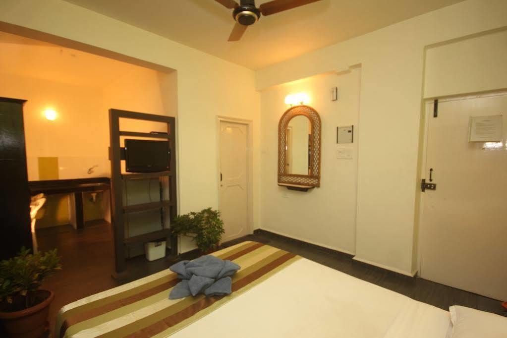 Sodders Renton Manor Hotel อาร์โปรา ภายนอก รูปภาพ
